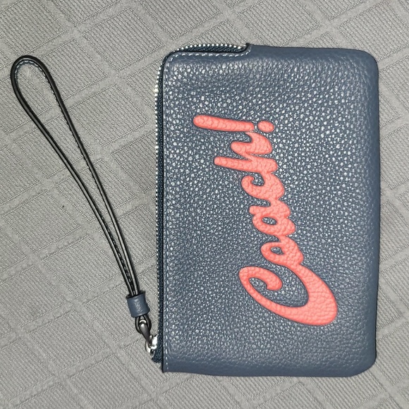 Coach Corner Zip Wristlet With Coach Graphic NWT - Picture 3 of 7